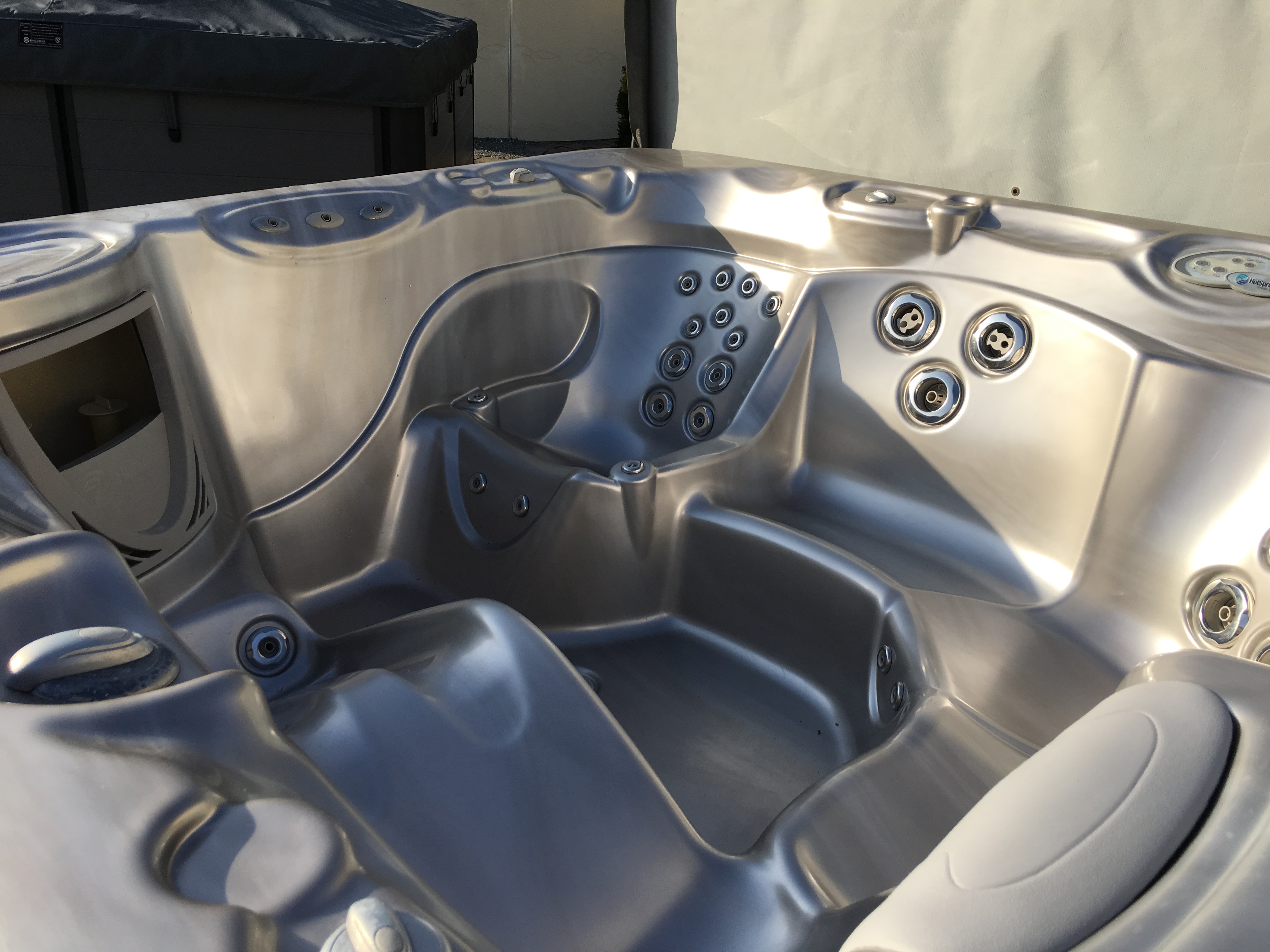 Pre-Owned Hot Tubs mobile hero