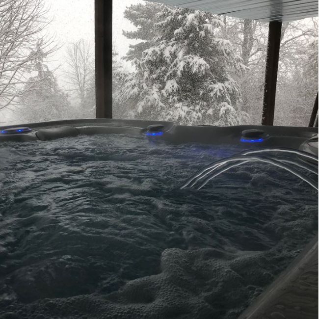 hot tub in winter 650 x 650